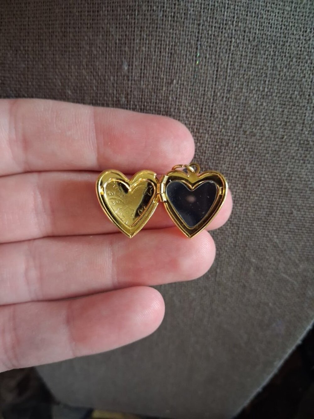 Small Locket pendant - Picture 3 of 3